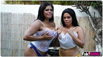 Jouer Sheila ortega, kesha ortega leurs deux énormes culs et seins se font baiser