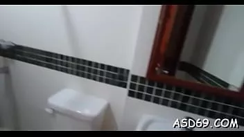play Abbagliante cutie orientale attacca il palo con la bocca
