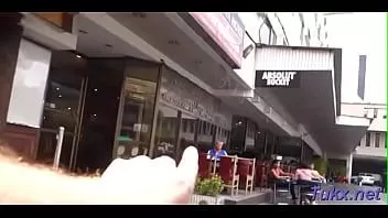 Jouer Amateur brunette poussin obtient énorme dong dans son chatte