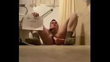 Reproduzir A prostituta do posto de gasolina Bryan plugando sua boceta