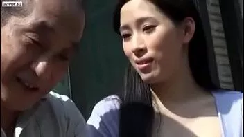 Reproducir Esposa cachonda quiere ser follada por su suegro