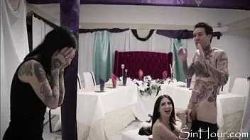 Abspielen Eifersüchtige Schwester ruiniert meine Hochzeit und fickt meinen Mann – Trauzeugin