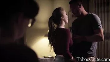play Joven asistente convenció de tener sexo anal con el marido del jefe