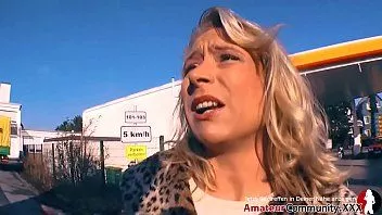 Reproducir ¡La puta milf vivia adora que una polla le folle el culo apretado!