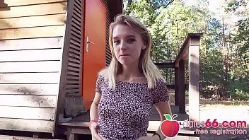 Oynat Tatlı genç Lily Ray eski bir barakanın arkasında kemikleniyor ve büyük bir yükü yutuyor! (ingilizce) date66.com