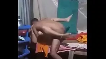 Oynat Komşunun karısıyla gizli seks yakalandı