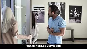 Oynat Teenpies - genç kız öğrenci kiara edwards onu anal için komşu alır