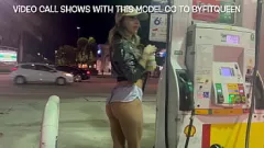 Redare Adolescenta blondă europeană Daniella Miami se înfățișează în public în benzinărie