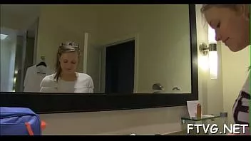 Odtwórz Uwodzicielska blond bomba Jessica, która była chętna, aby coś zrobić
