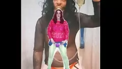 Jouer Crossresseuse à sissy bisexuelle Pissing comme un pro dans une vraie vidéo maison