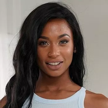 Pornostar Sarai Minx