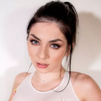 قناة Keira Croft